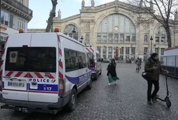 Парижде белсіз адам пышақпен шабуыл жасап, 6 тұрғынды жаралады