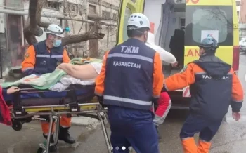 Қызылордада құлыптаулы пәтерде құлап жатқан қария құтқарылды