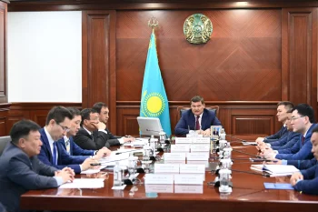 Еңбек ұжымдарындағы ахуал бақылауда