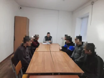 Мекеме заңгері сотталғандарға  құқықтарын түсіндірді