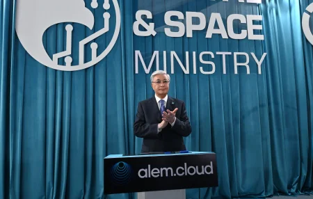 Президент Қасым-Жомарт Тоқаев суперкомпьютерді іске қосу рәсіміне қатысты