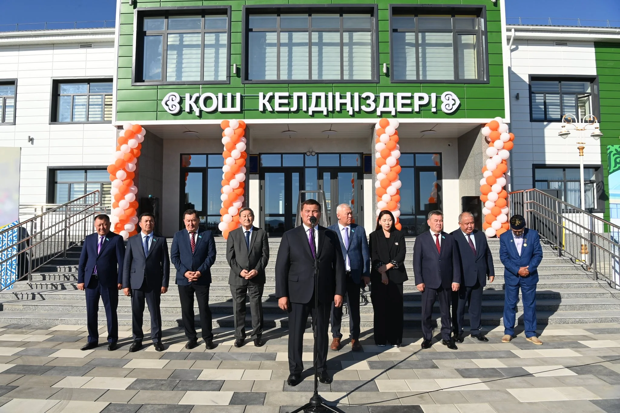 Колготкидегі әйелдің дымқыл кискасы