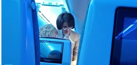 Министр ұшақта жолаушыны құтқарып қалды