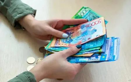 Қызылордада кәмелетке толмаған баласына рөлді берген анаға айыппұл салынды