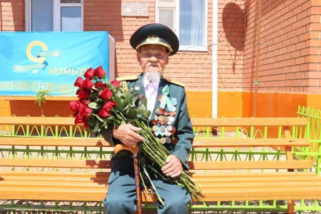 Ұлы Жеңіс рухы — қарт майдангерге құрмет